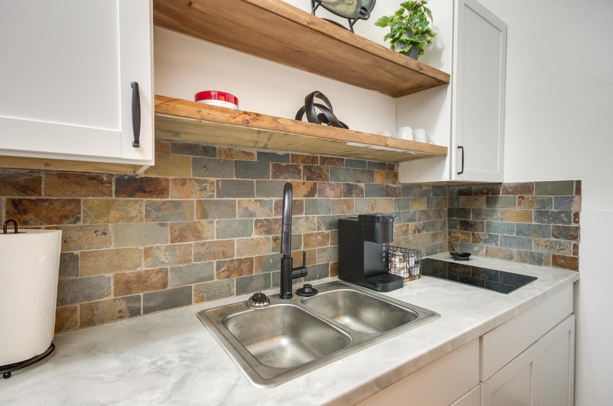 Modern Greenwood Studio Less Than 1 Mi To Downtown! Exteriör bild