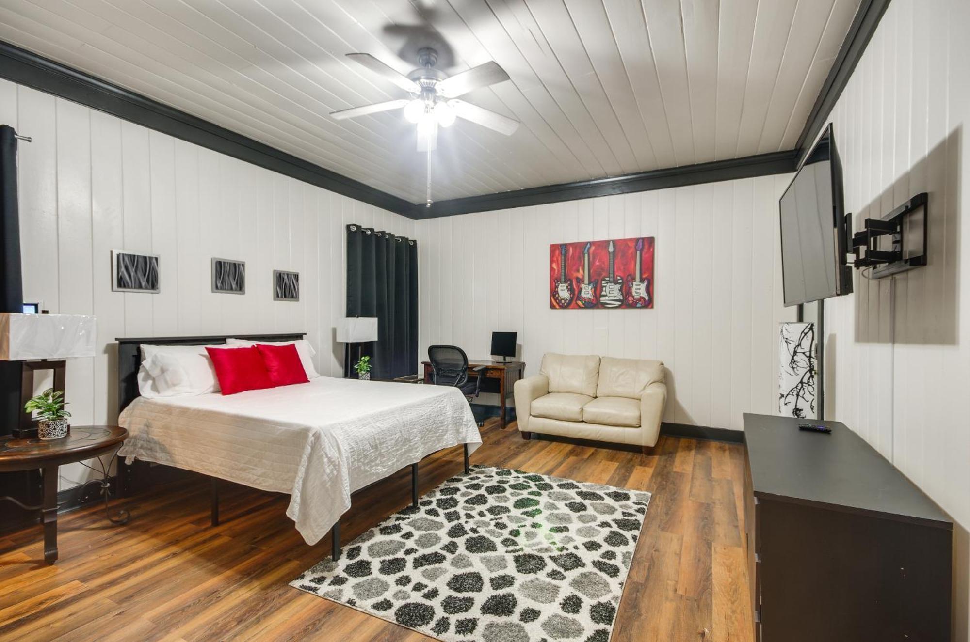 Modern Greenwood Studio Less Than 1 Mi To Downtown! Exteriör bild
