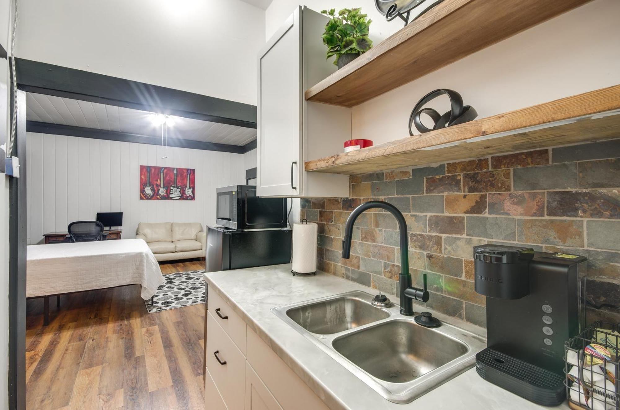 Modern Greenwood Studio Less Than 1 Mi To Downtown! Exteriör bild