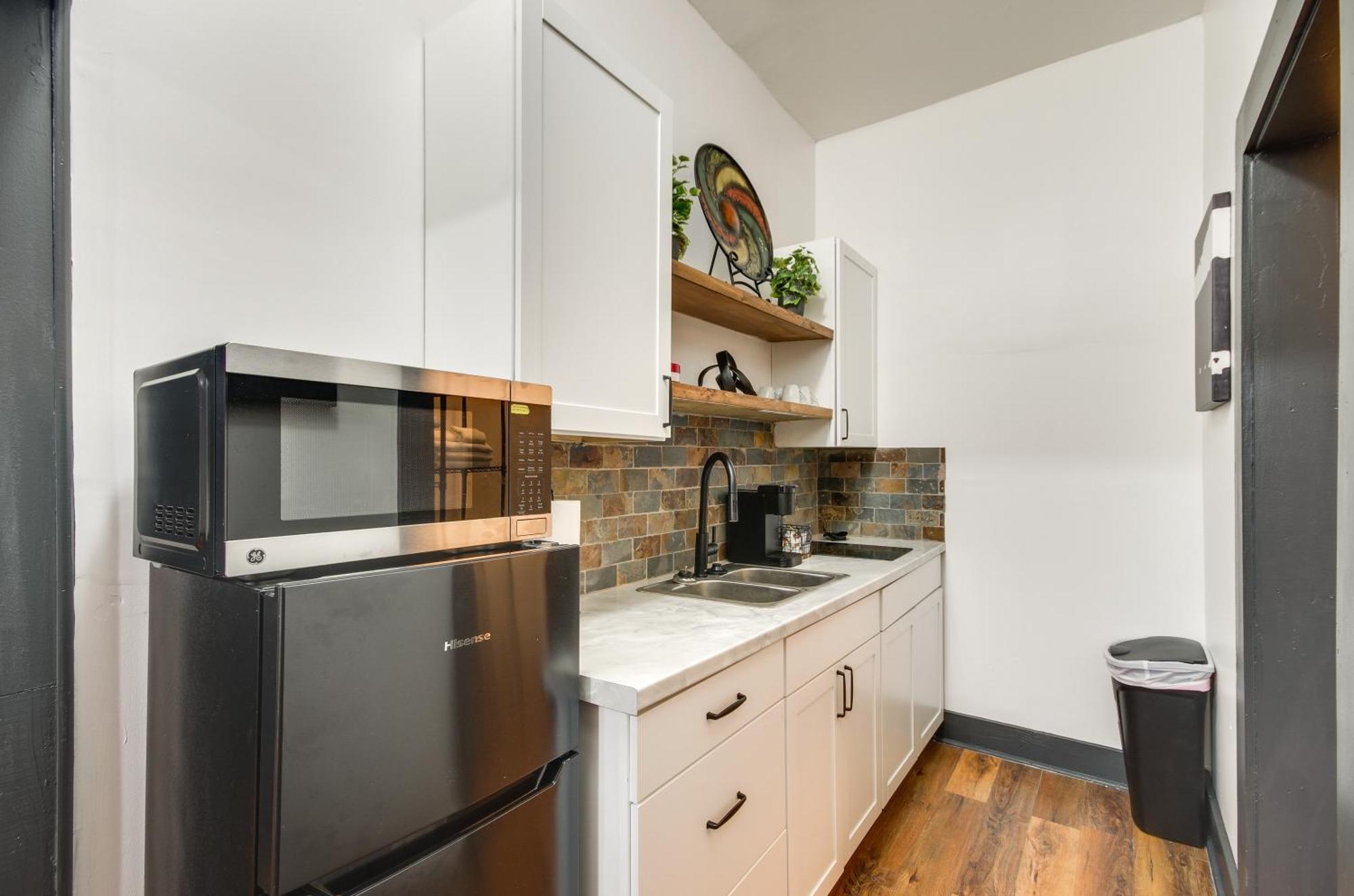 Modern Greenwood Studio Less Than 1 Mi To Downtown! Exteriör bild
