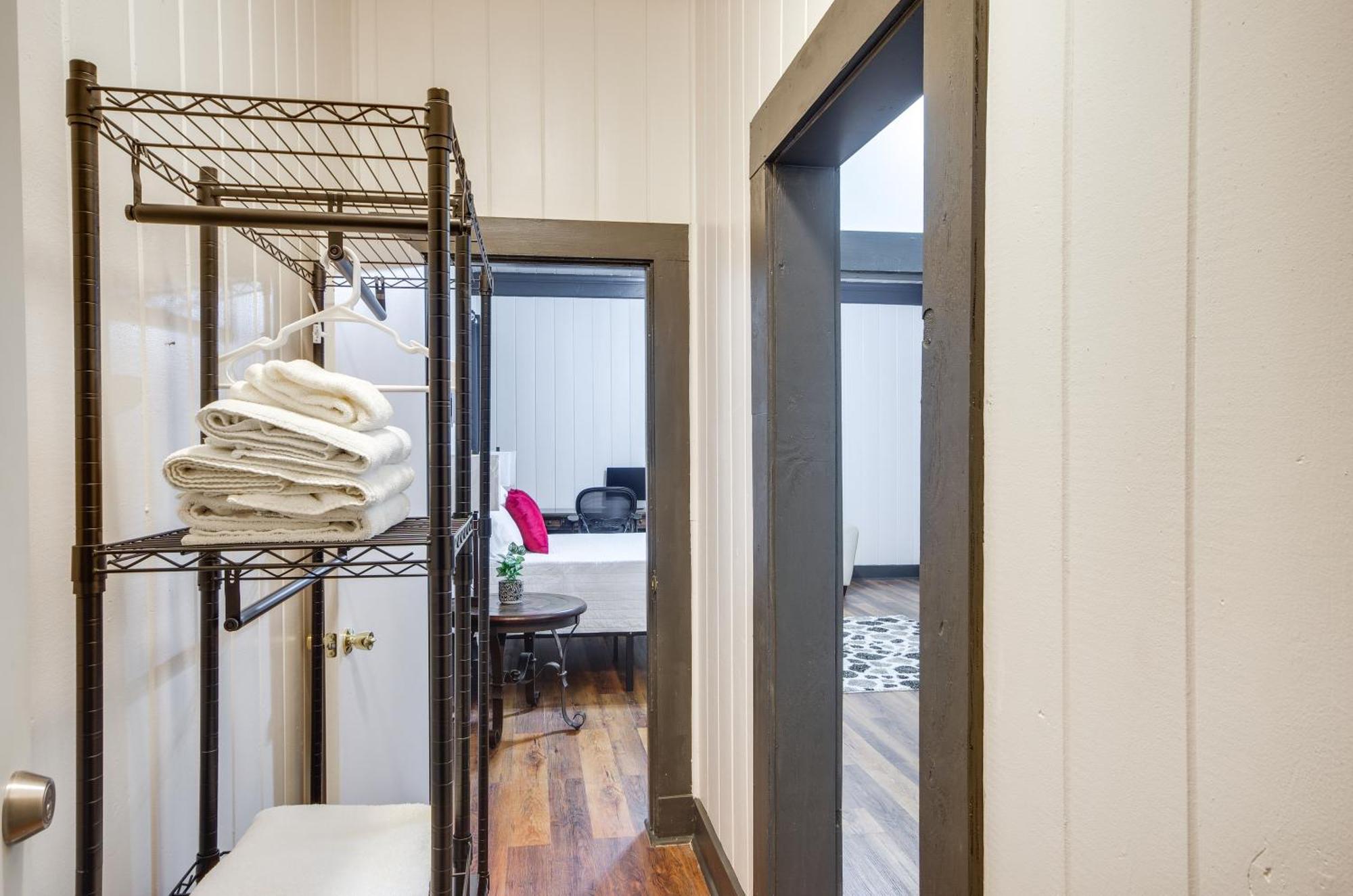 Modern Greenwood Studio Less Than 1 Mi To Downtown! Exteriör bild